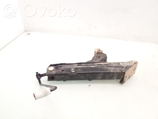 Audi A4 S4 B5 8D Lift Jack