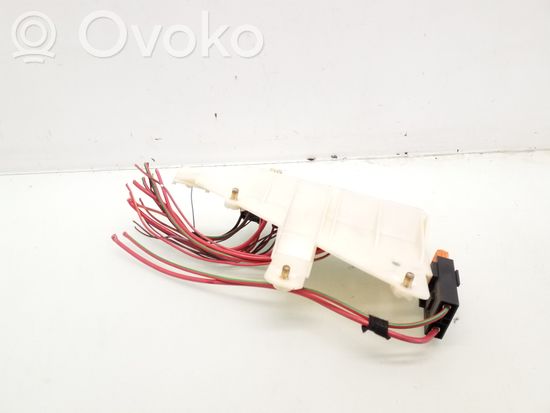 BMW 5 E39 Fuse module 8371884