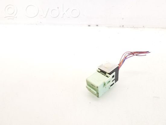BMW 5 E39 Other relay 8373700