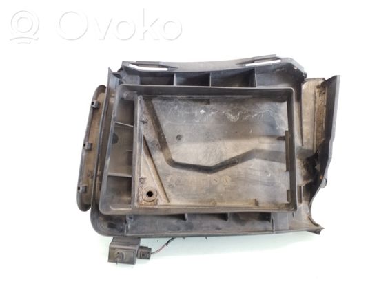 BMW 5 E39 Air filter box 64318379625