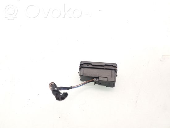 BMW 5 E39 Hazard light switch 8350947