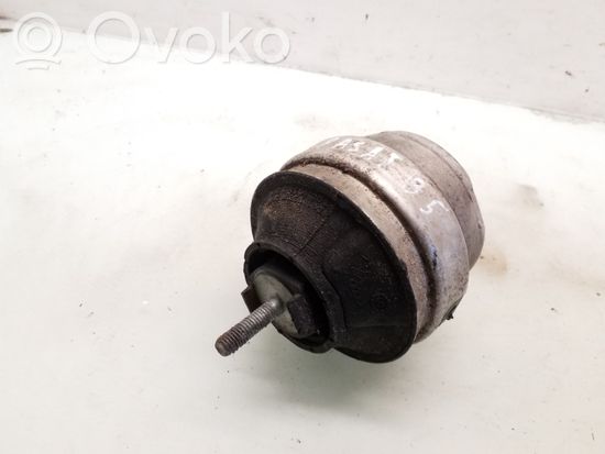 Volkswagen PASSAT B5.5 Engine mount bracket