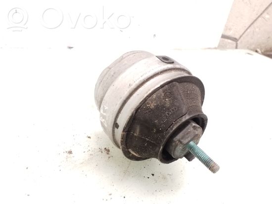 Volkswagen PASSAT B5.5 Engine mount bracket