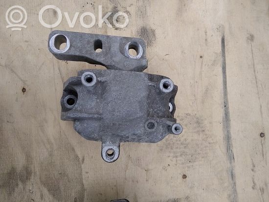 Volkswagen PASSAT B6 Engine mount bracket 1K0199262CE
