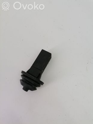 BMW 5 E60 E61 Fuel tank opening switch 8228939