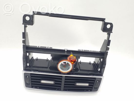 Audi A8 S8 D3 4E Rear air vent grill 4E0819203A