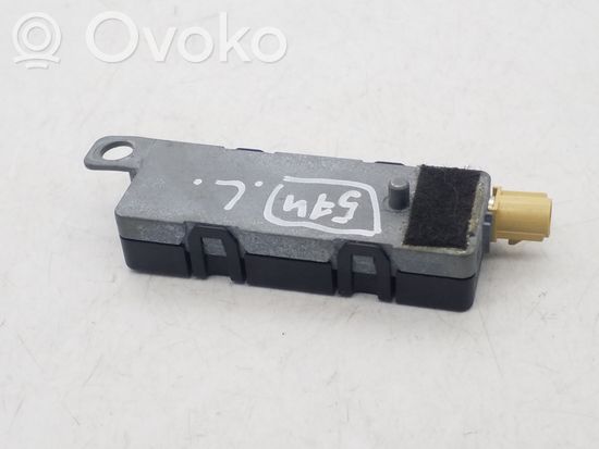 Volkswagen PASSAT CC Aerial antenna amplifier 3C8035552A 920097102