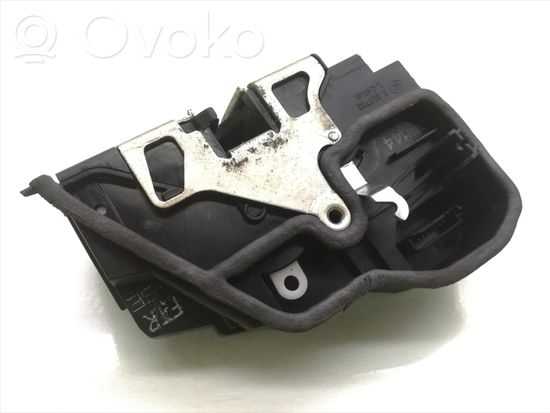 BMW 5 E60 E61 Front door lock 7202144