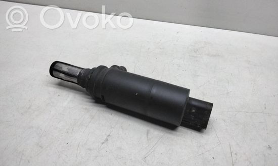BMW 5 E39 Headlight washer pump 8377613