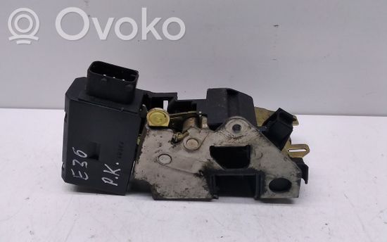 BMW 3 E36 Front door lock 8122417