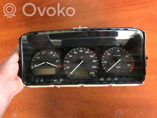 Volkswagen PASSAT B4 Speedometer (instrument cluster) 3A0919033R 6160594240