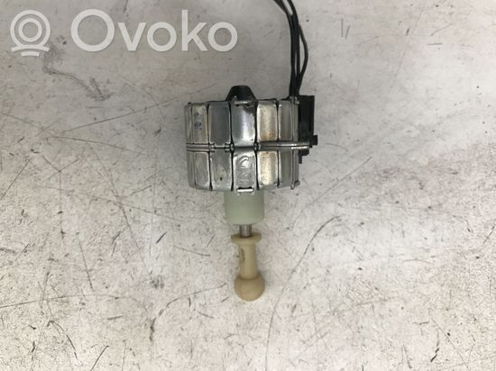 BMW 3 E90 E91 Headlight level adjustment motor 70460499 89393200