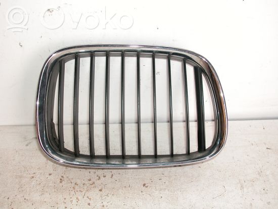 BMW 5 E39 Front grill 8159312