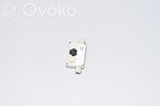 BMW 3 E90 E91 Aerial antenna amplifier 6990090