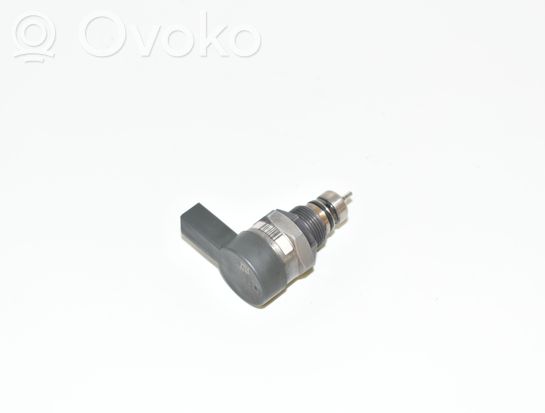 BMW 5 E60 E61 Fuel pressure sensor 0281002870