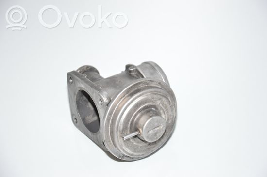 BMW 5 E39 EGR valve 2248717