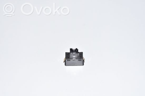 BMW X5 E53 USB socket connector 8368346