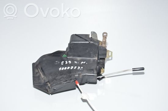 BMW 5 E39 Front door lock 8235097