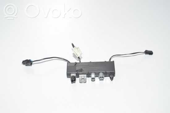 BMW 5 E39 Aerial antenna amplifier 8352489