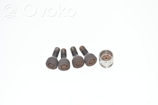 BMW X1 E84 Anti-theft wheel nuts and lock