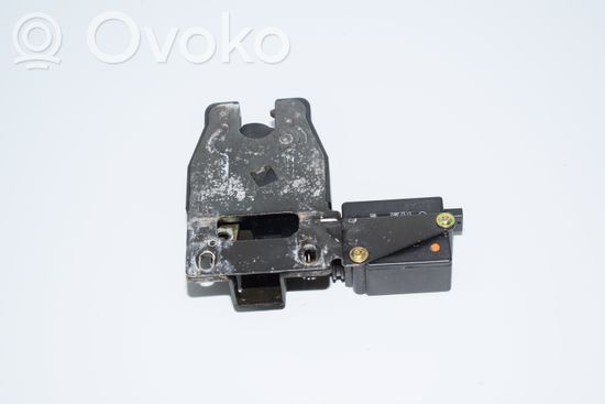 BMW 5 E39 Tailgate/trunk/boot lock/catch/latch 8168892