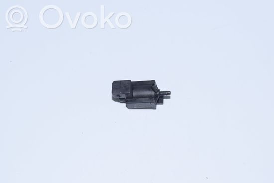 BMW 5 E39 Turbo solenoid valve 1742712