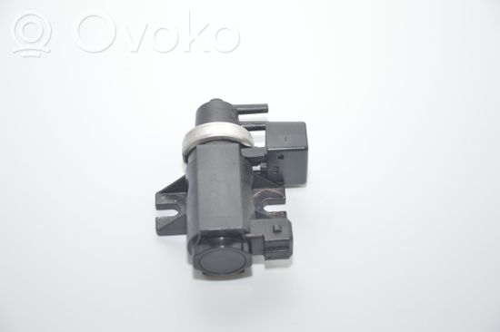 BMW 5 E39 Turbo solenoid valve 2247906