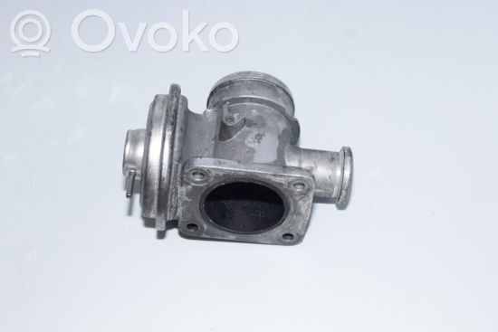 BMW 5 E39 EGR valve 7785452