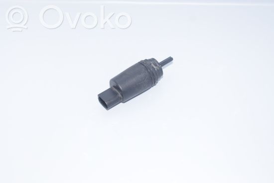 BMW 5 E39 Windscreen/windshield washer pump 8377612