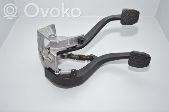 BMW 1 E81 E87 Clutch pedal 2283725 6761310