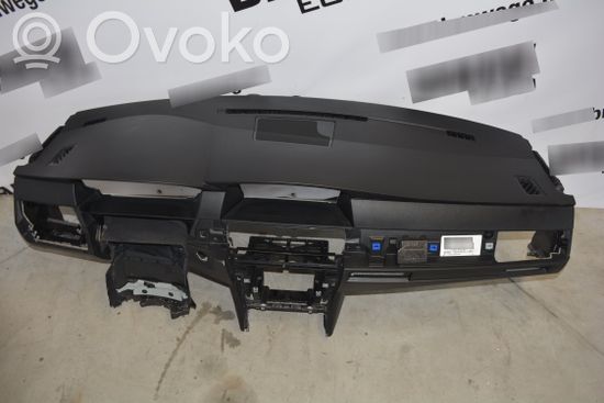 BMW 5 E60 E61 Dashboard 6976421