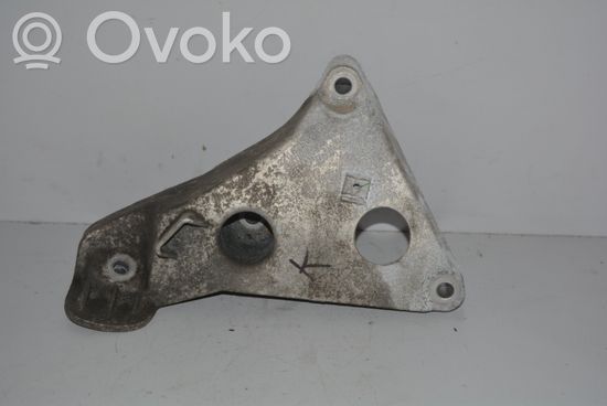 BMW 5 E60 E61 Engine mounting bracket 6777053