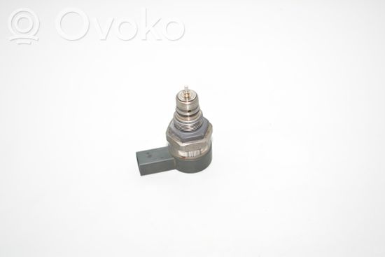 BMW X5 E53 Fuel pressure regulator 0281002481