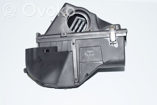 BMW 3 E90 E91 Air filter box 8512599
