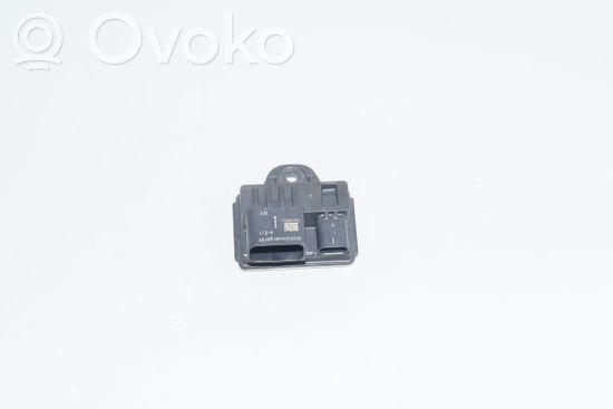 BMW 3 E90 E91 Glow plug pre-heat relay 7810856