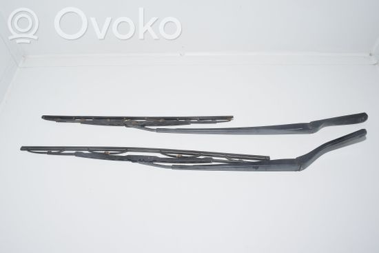 BMW X5 E53 Windshield/front glass wiper blade 7075612 8245372