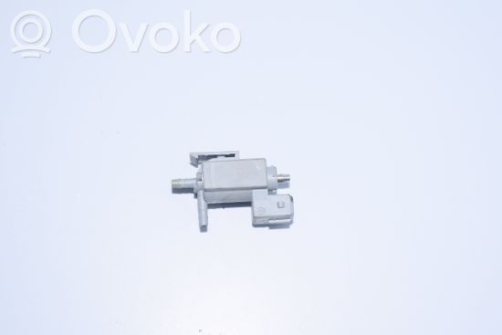 BMW 7 E65 E66 Turbo solenoid valve 7516376