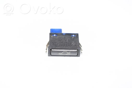 BMW 5 E39 Tailgate opening switch 8365579