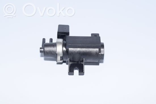 BMW 5 E39 Turbo solenoid valve 2247906