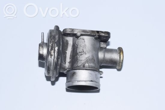 BMW 5 E39 EGR valve 7785452