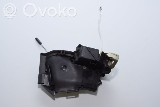 BMW 5 E39 Front door lock 8352165