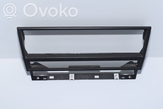 BMW 5 E39 Radio/GPS head unit trim 8247302