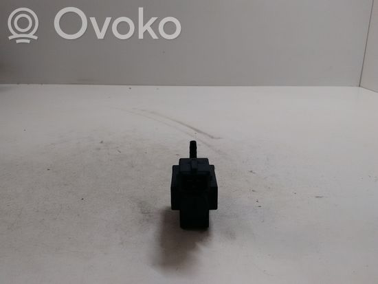 Volkswagen Golf IV Vacuum valve 72240200 037906283A