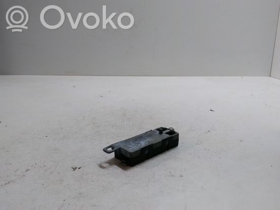 Volkswagen Touran I Aerial antenna amplifier 1T0035577