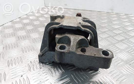 Volkswagen PASSAT B6 Engine mount bracket 1K0199261