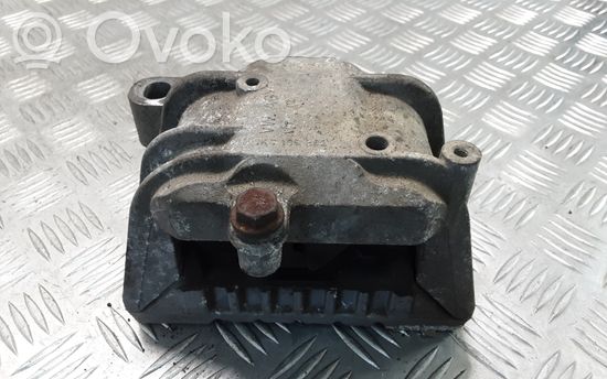 Volkswagen PASSAT B6 Engine mount bracket 1K0199261