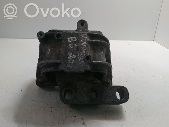 Volkswagen PASSAT B6 Engine mount bracket 1K0199267