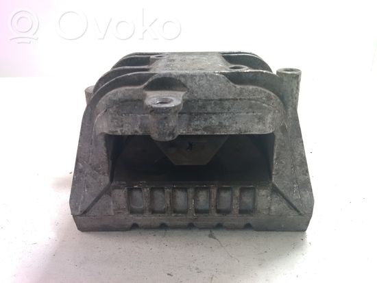 Volkswagen PASSAT B6 Engine mount bracket 1K0199262