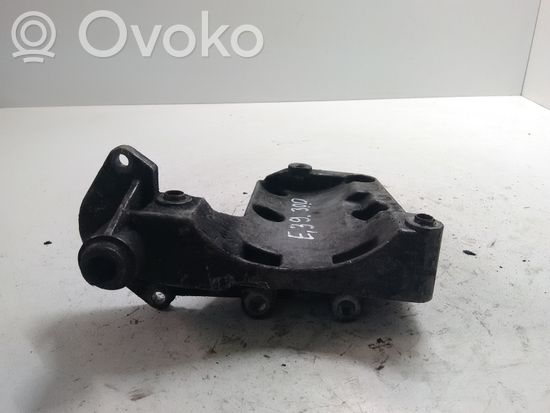 BMW 5 E39 A/C compressor mount bracket 2247421