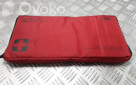 Audi A4 S4 B8 8K First aid kit 8K0860282D